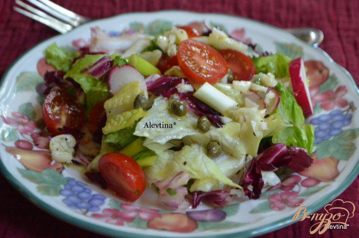 Фото приготовление рецепта: Салат овощной с чесночной заправкой шаг №4