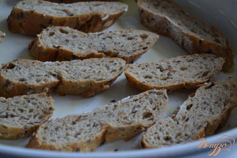 Фото приготовление рецепта: Запеканка из черствого хлеба с сыром шаг №1