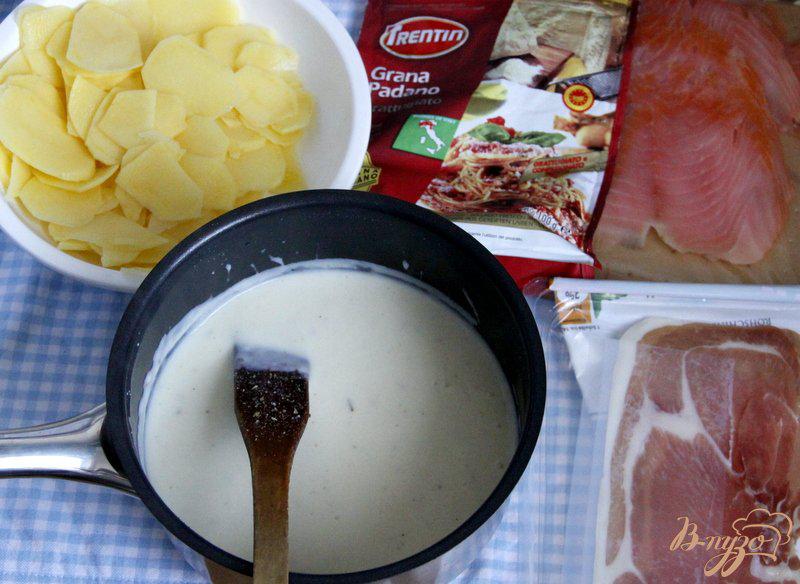 Фото приготовление рецепта: Гратин  из картофеля с копченой семгой и беконом шаг №1