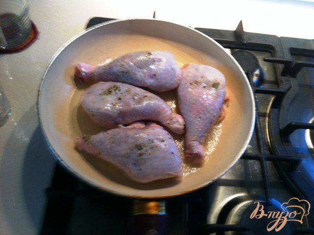 Фото приготовление рецепта: Фаршированные куриные ножки с кабачками шаг №5
