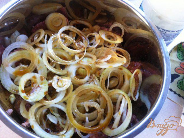 Фото приготовление рецепта: Шашлык из свинины, маринованный на кефире шаг №4
