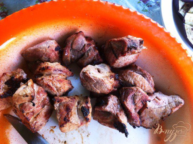 Фото приготовление рецепта: Шашлык из свинины, маринованный на кефире шаг №8