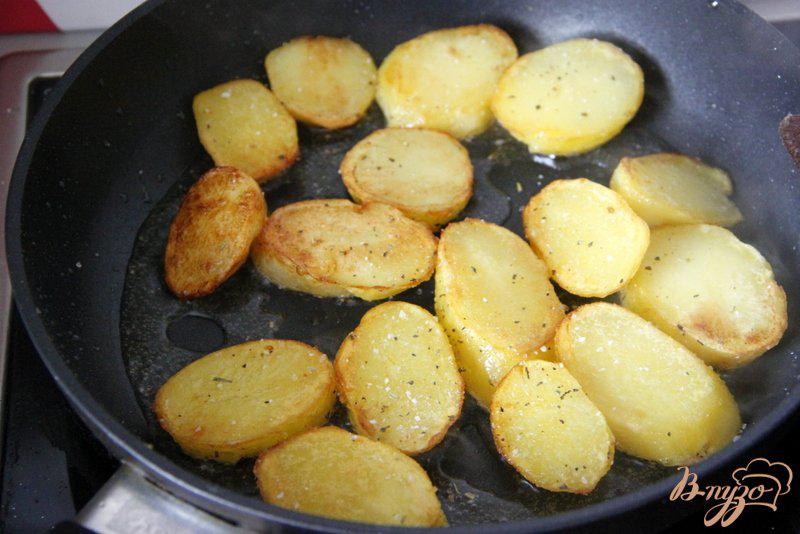 Фото приготовление рецепта: Картофель жареный по деревенски шаг №3