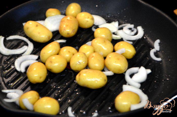 Фото приготовление рецепта: Картофель с кукурузой и зеленой фасолью шаг №1