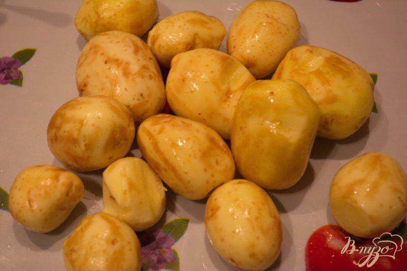 Фото приготовление рецепта: Молодая картошка в сковородке шаг №1