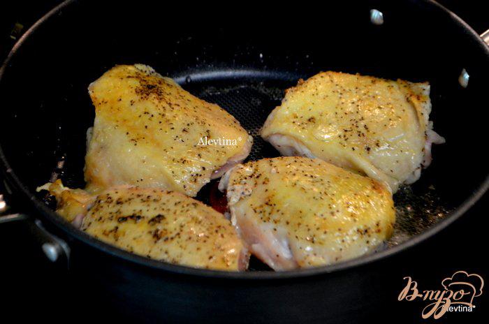 Фото приготовление рецепта: Курица в бальзамическом уксусе с оливками и орехами шаг №1