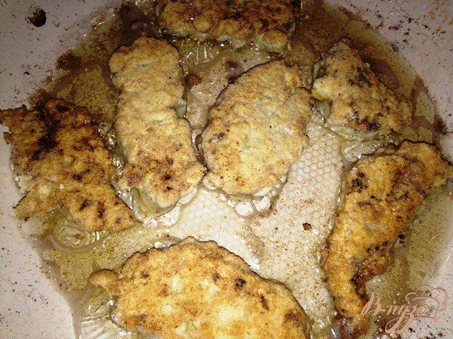 Фото приготовление рецепта: Куриные пальчики с сырным соусом шаг №6