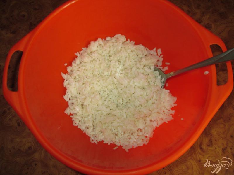 Фото приготовление рецепта: Салат с рисом и тунцом шаг №1