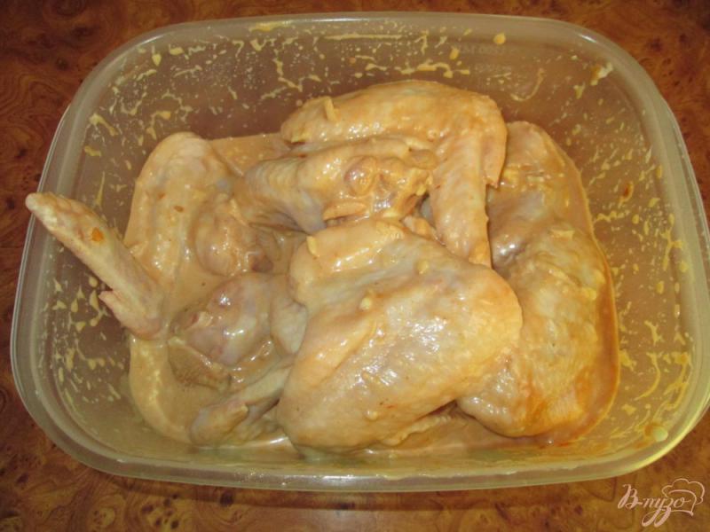 Фото приготовление рецепта: Куриные крылышки запеченные в соусе шаг №4
