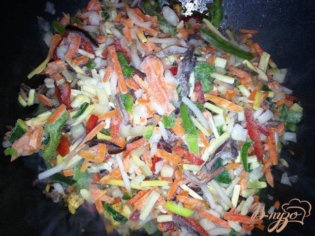 Фото приготовление рецепта: Куриное филе в кисло-сладком соусе с овощами шаг №3