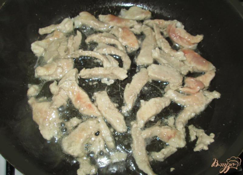 Фото приготовление рецепта: Салат из мяса и белокочанной капусты шаг №1