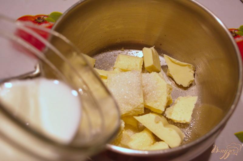 Фото приготовление рецепта: Пудинг из белого шоколада с клубникой и ромом шаг №1
