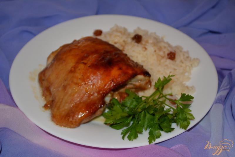 Фото приготовление рецепта: Курица в соусе Терияки с рисом и изюмом шаг №6