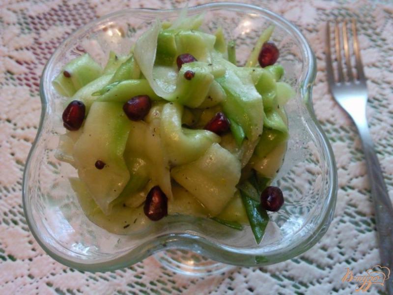 Фото приготовление рецепта: Салат из кабачков и зеленого лука шаг №5