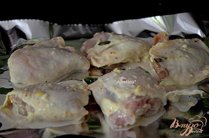 Фото приготовление рецепта: Куриные бедрышки в кефирном маринаде шаг №2