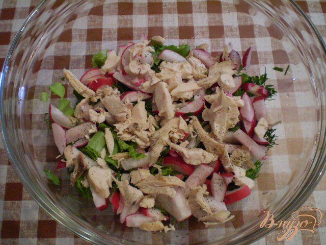 Фото приготовление рецепта: Салат с цыпленком-гриль шаг №4