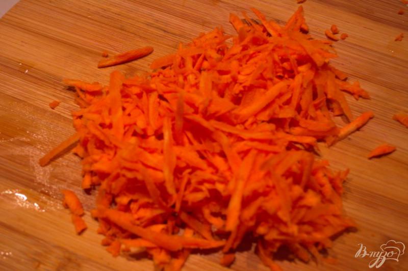 Фото приготовление рецепта: Салат с капустой, курицей и морковью шаг №1