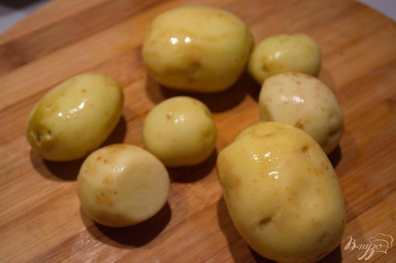 Фото приготовление рецепта: Драники из молодой картошки с рубленной курицей шаг №1
