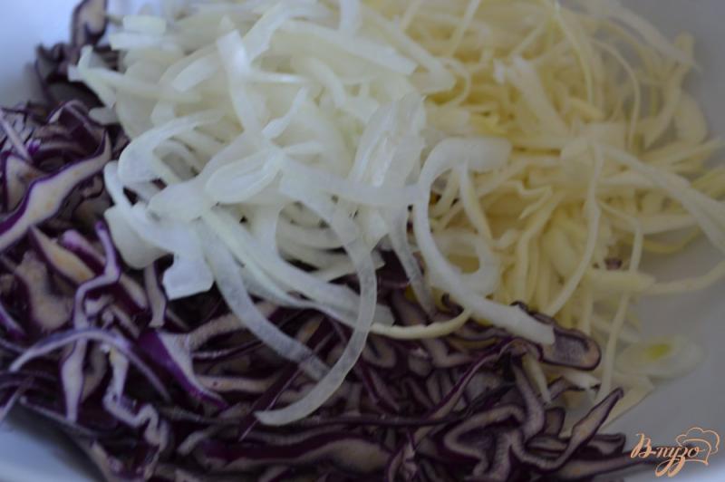 Фото приготовление рецепта: Капустный салат с копченой курицей шаг №1