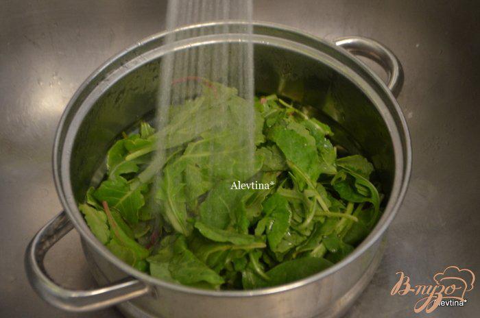 Фото приготовление рецепта: Салат с листовой капустой и овощами шаг №1