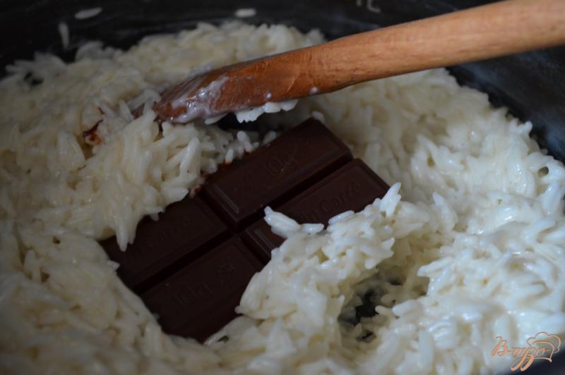 Фото приготовление рецепта: Рисовая каша с шоколадом и бананами шаг №2