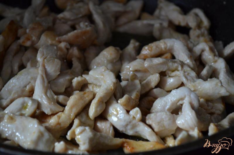 Фото приготовление рецепта: Куриное мясо с цукини в арахисовом соусе шаг №1