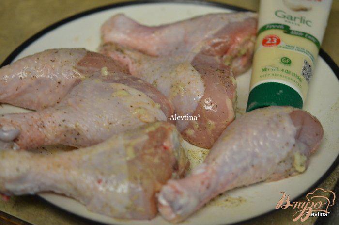 Фото приготовление рецепта: Куриные ножки с брюссельской капустой шаг №2