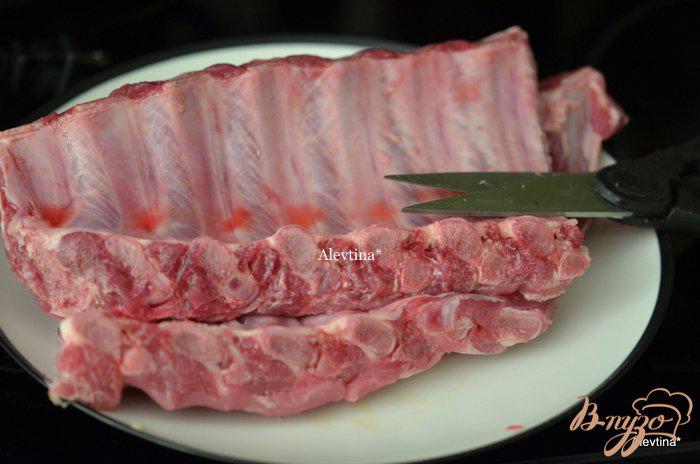 Фото приготовление рецепта: Свиные ребрышки со специями шаг №2