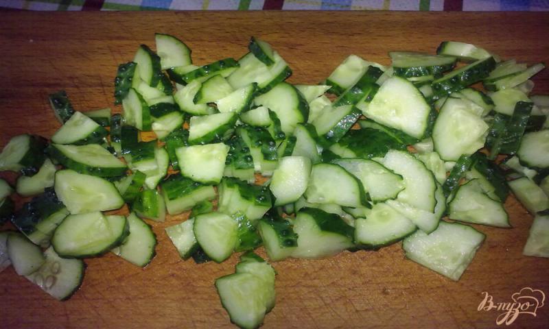 Фото приготовление рецепта: Салат «Молодо-зелено» шаг №2