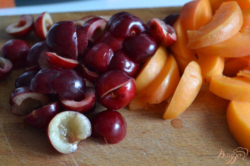 Фото приготовление рецепта: Блинчики с фруктовой начинкой с киршем шаг №1