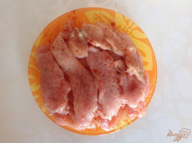 Фото приготовление рецепта: Куриные отбивные в кляре шаг №3
