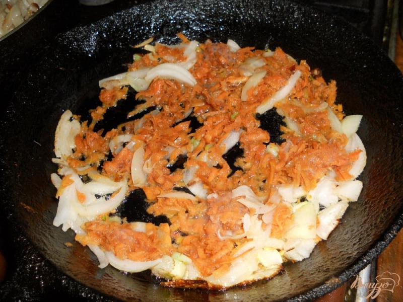 Фото приготовление рецепта: Капуста тушеная с рисом и морковью шаг №8