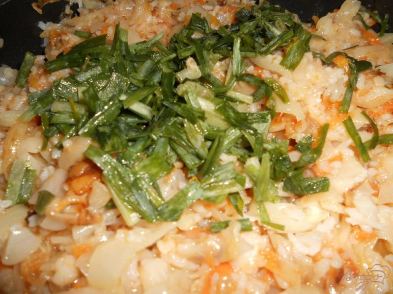 Фото приготовление рецепта: Капуста тушеная с рисом и морковью шаг №12