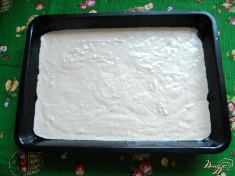 Фото приготовление рецепта: Быстрый пирог с консервами и рисом шаг №9