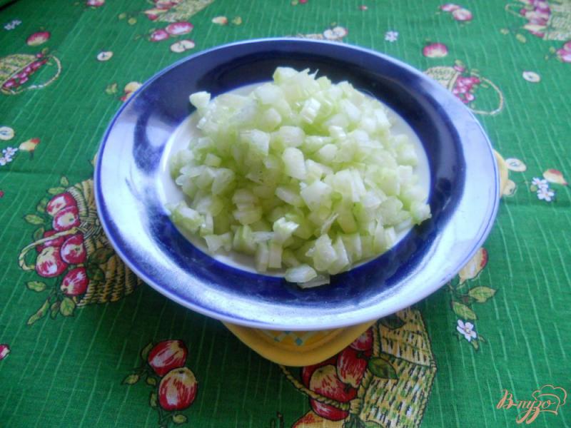 Фото приготовление рецепта: Салат зимний с сельдереем шаг №5