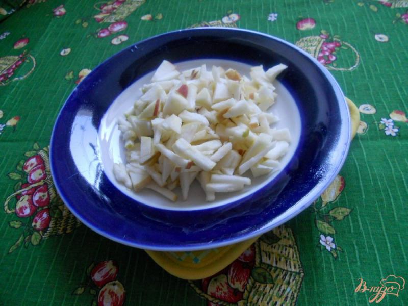 Фото приготовление рецепта: Салат зимний с сельдереем шаг №3