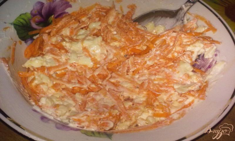 Фото приготовление рецепта: Горячие бутерброды с морковью и плавленным сыром шаг №3