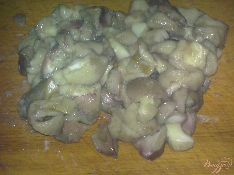 Фото приготовление рецепта: Бутерброды с грибами шаг №1