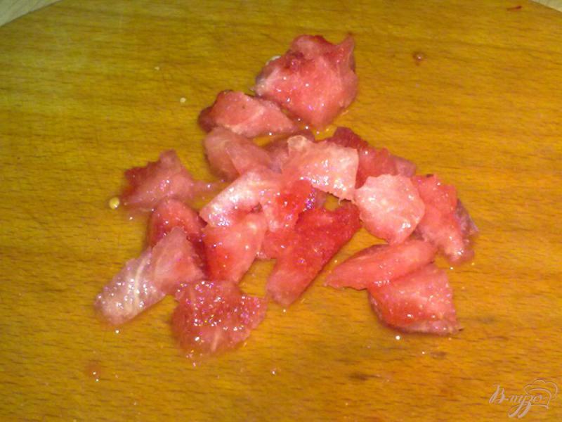 Фото приготовление рецепта: Салат с арбузом шаг №3