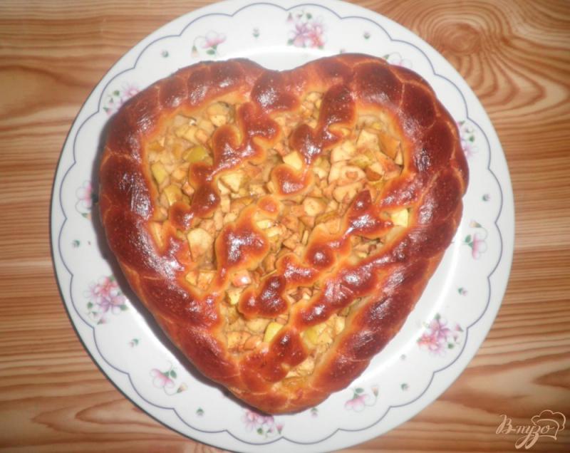 Фото приготовление рецепта: Пирог с яблоками Сердце шаг №12