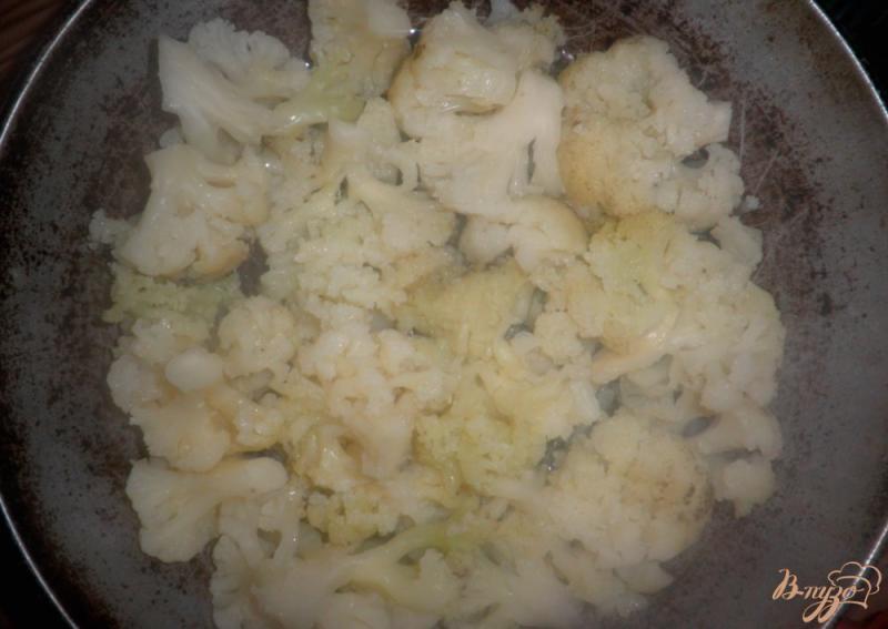 Фото приготовление рецепта: Запеканка из цветной капусты с сыром и помидорами шаг №5