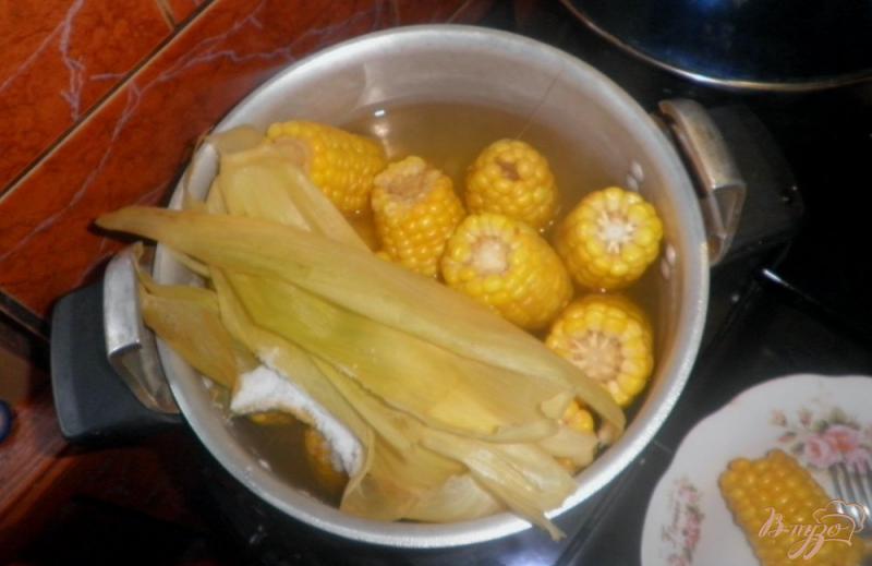 Фото приготовление рецепта: Вареная кукуруза на любой вкус шаг №3