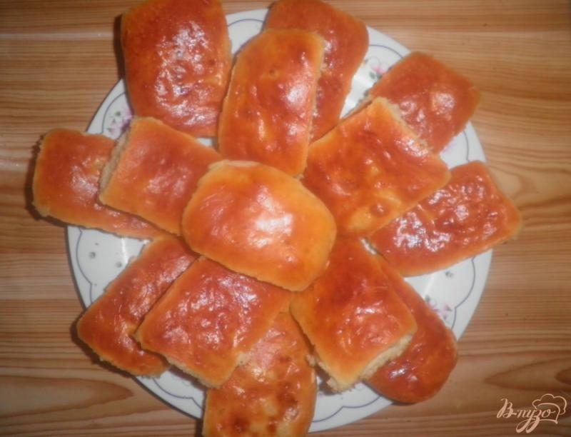 Фото приготовление рецепта: Пирожки из дрожжевого теста с яблоками шаг №9