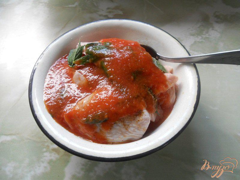 Фото приготовление рецепта: Курица маринованная в томатном соусе шаг №3
