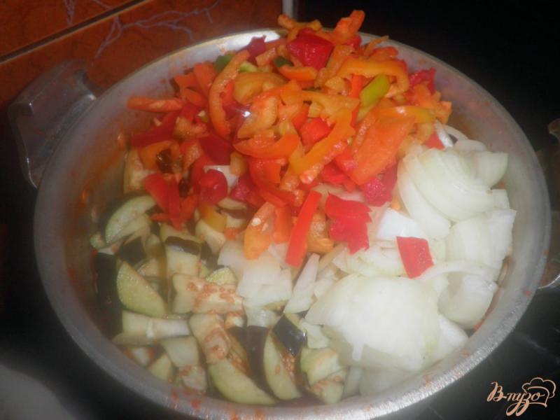 Фото приготовление рецепта: Салат с фасолью на зиму шаг №7