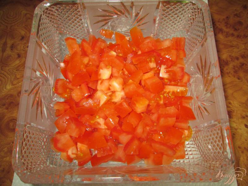 Фото приготовление рецепта: Салат с помидорами, ветчиной и сухариками шаг №1