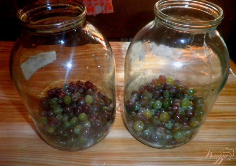 Фото приготовление рецепта: Виноградно-яблочный компот на зиму шаг №2