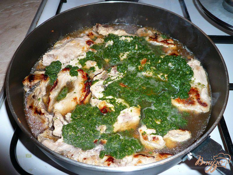 Фото приготовление рецепта: Свиное рагу со шпинатом шаг №4