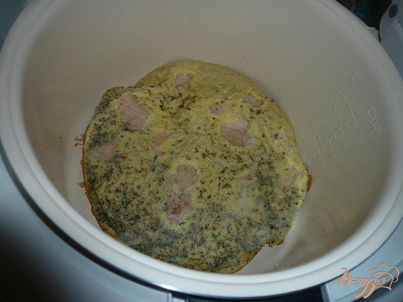 Фото приготовление рецепта: Куриная грудка в заливке из яиц шаг №7