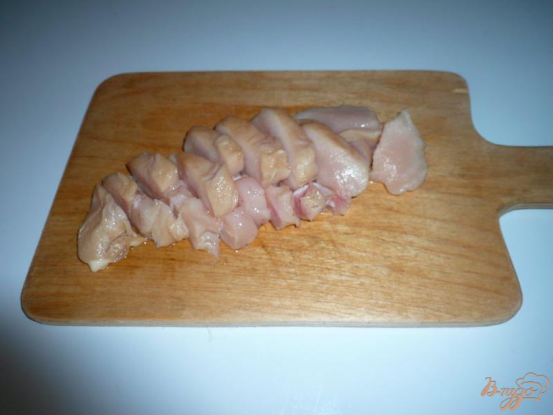 Фото приготовление рецепта: Макароны в сливочном соусе с курицей шаг №2